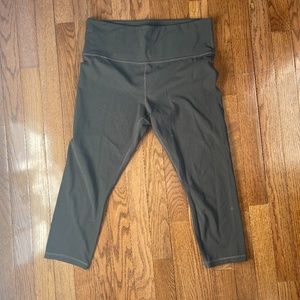 Athleta Elation Capri, size L